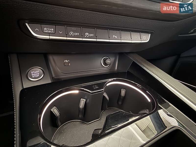 Седан Audi A4 2023 в Одессе