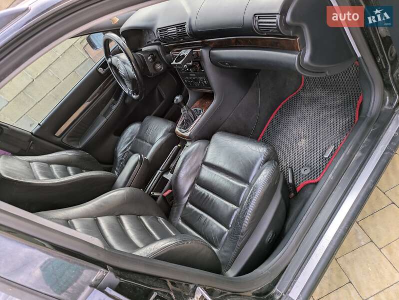 Универсал Audi A4 1999 в Сарнах