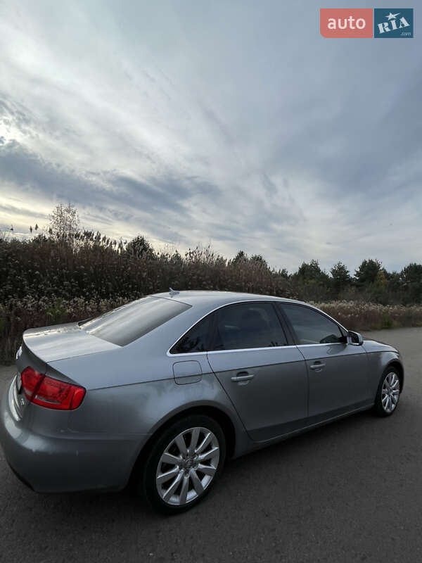 Седан Audi A4 2011 в Львові