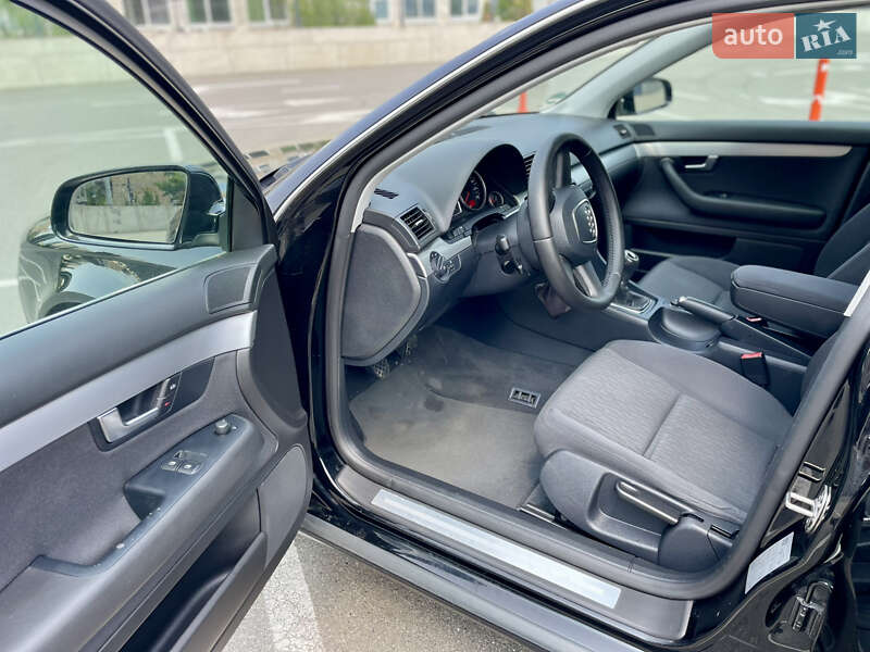 Седан Audi A4 2006 в Староконстантинове