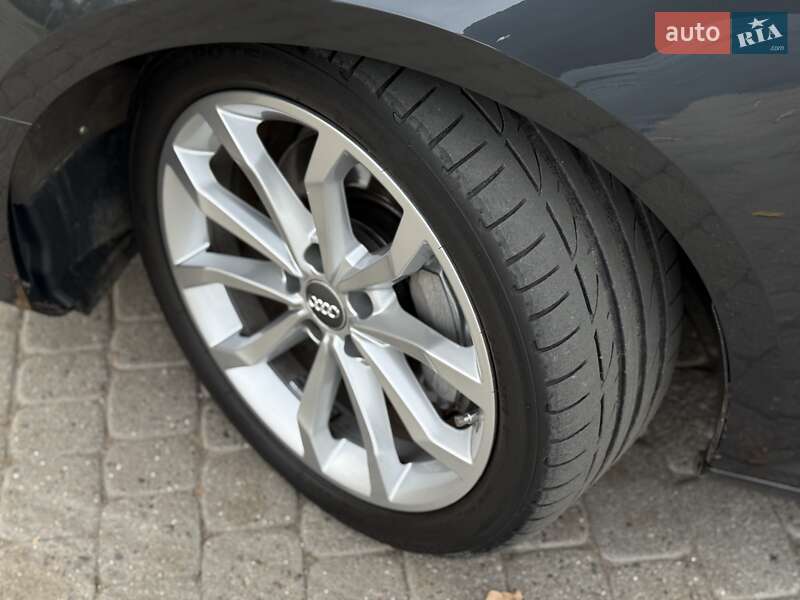 Седан Audi A4 2016 в Радивиліві