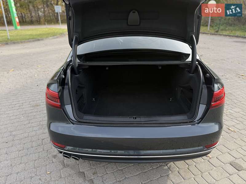 Седан Audi A4 2016 в Радивиліві