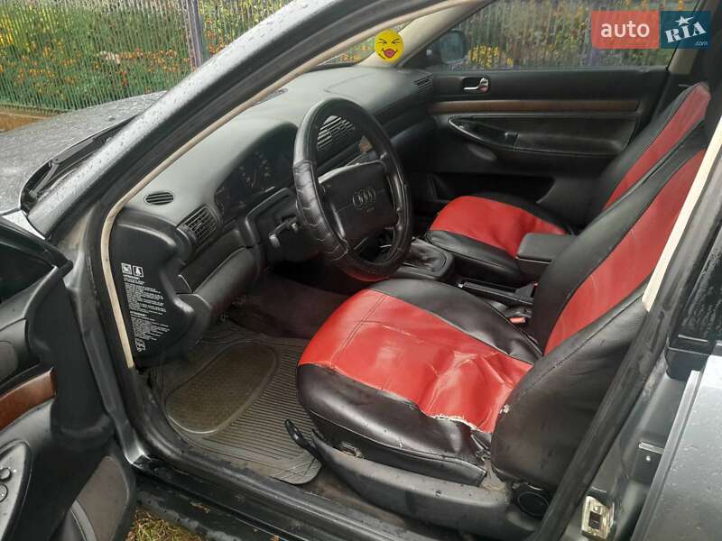Седан Audi A4 1995 в Бурині