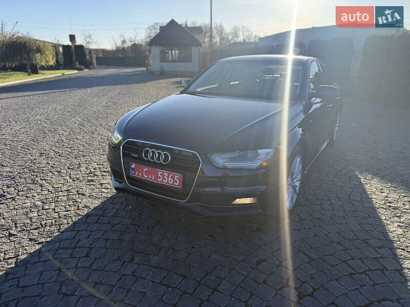 Седан Audi A4 2015 в Жовкве