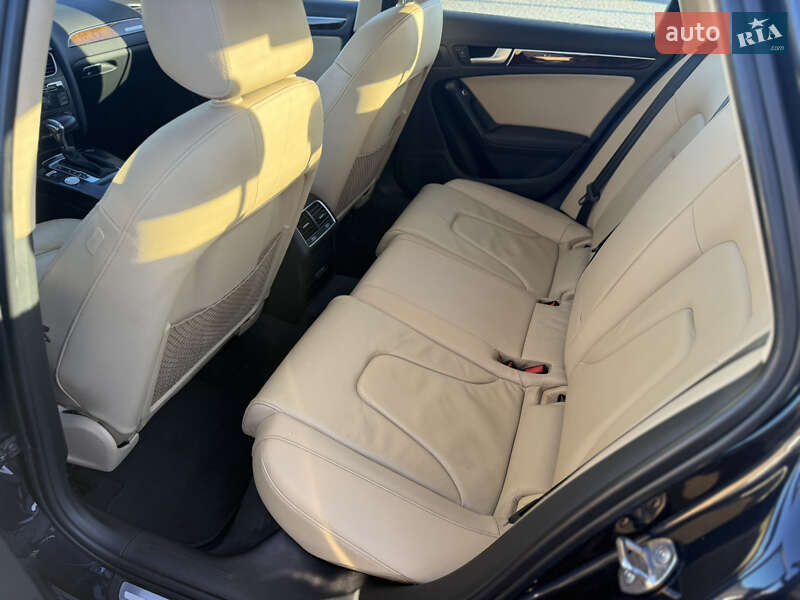Седан Audi A4 2015 в Жовкве