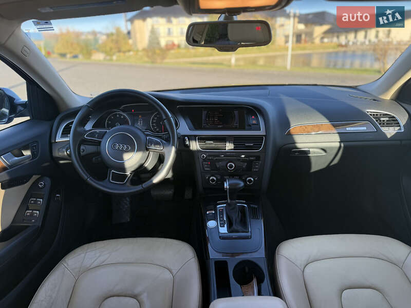 Седан Audi A4 2015 в Жовкве