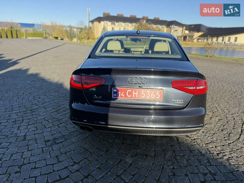 Седан Audi A4 2015 в Жовкве
