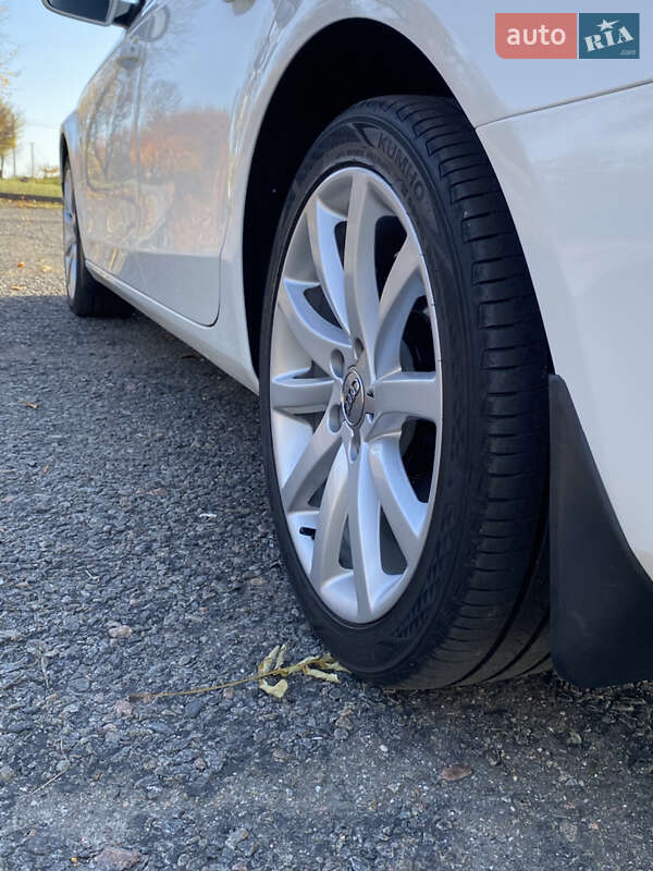 Седан Audi A4 2012 в Черкассах