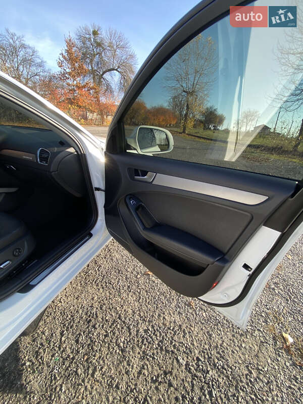 Седан Audi A4 2012 в Черкассах