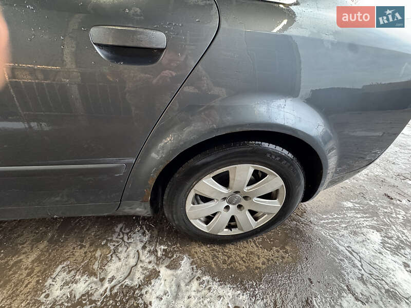 Седан Audi A4 2001 в Васильківці фото 4 Седан Audi A4 2001 в Васильківці