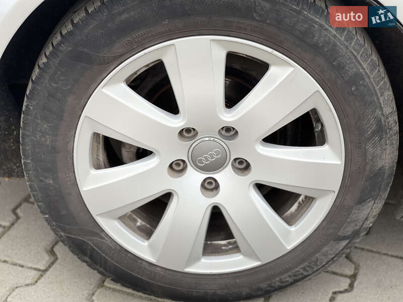 Седан Audi A4 2002 в Нововолынске