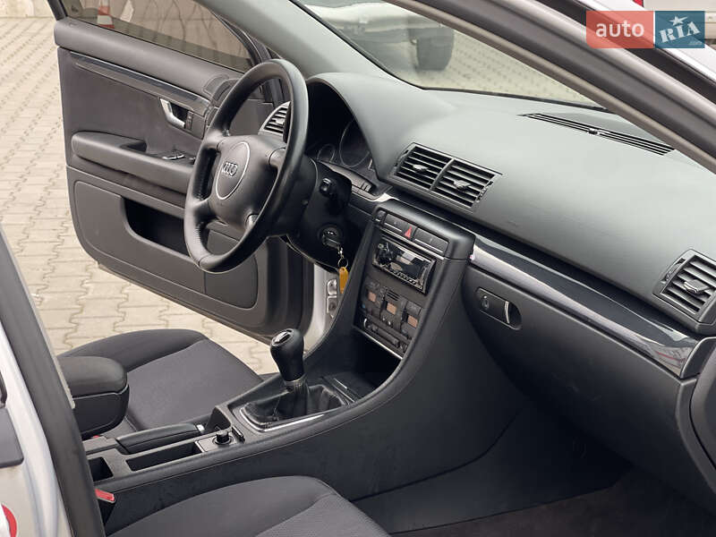 Седан Audi A4 2002 в Нововолынске