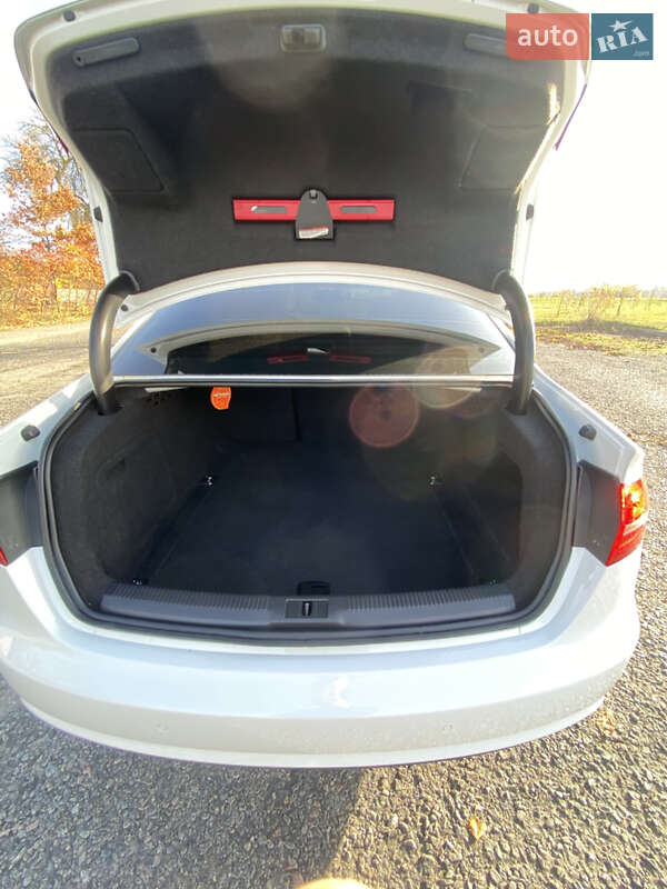 Седан Audi A4 2012 в Черкассах