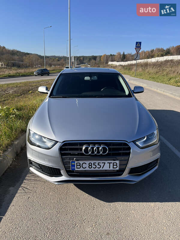 Седан Audi A4 2014 в Львове