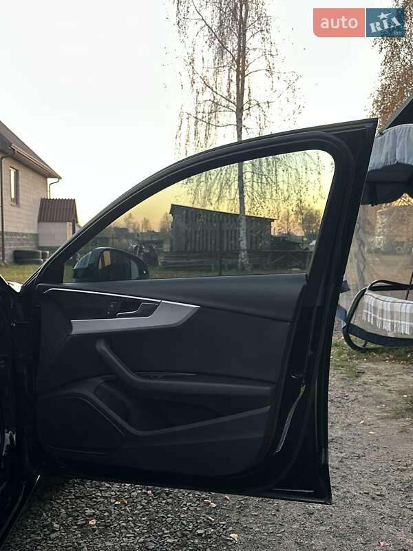 Седан Audi A4 2017 в Любешові