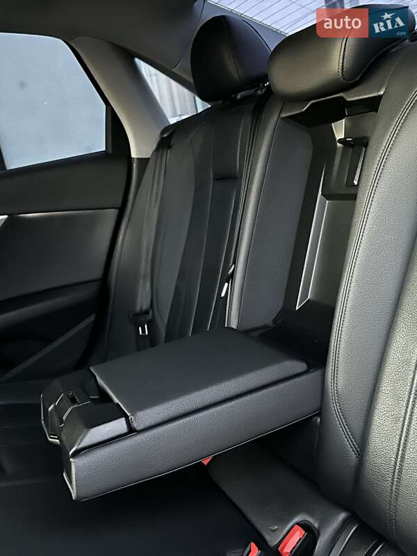 Седан Audi A4 2017 в Любешові