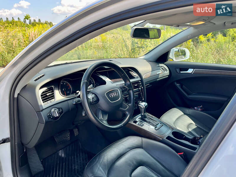 Седан Audi A4 2014 в Рівному