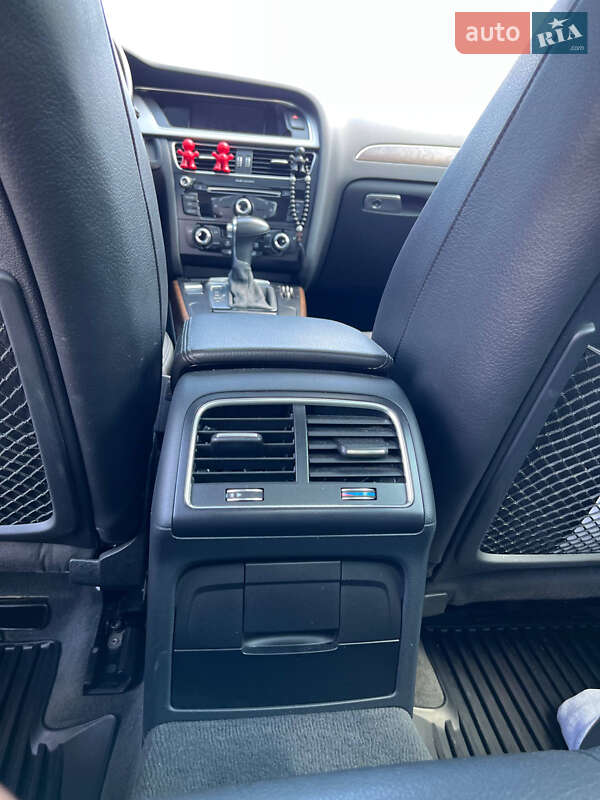 Седан Audi A4 2014 в Рівному