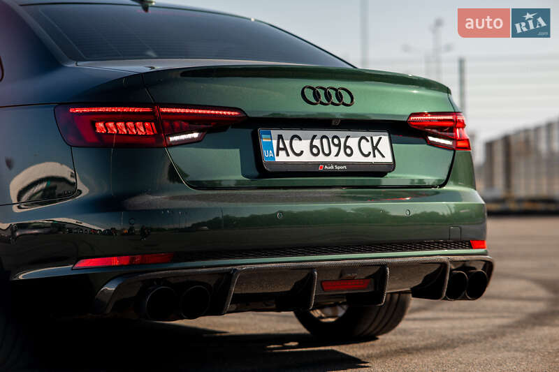 Седан Audi A4 2018 в Львове