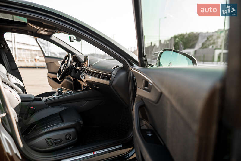 Седан Audi A4 2018 в Львове