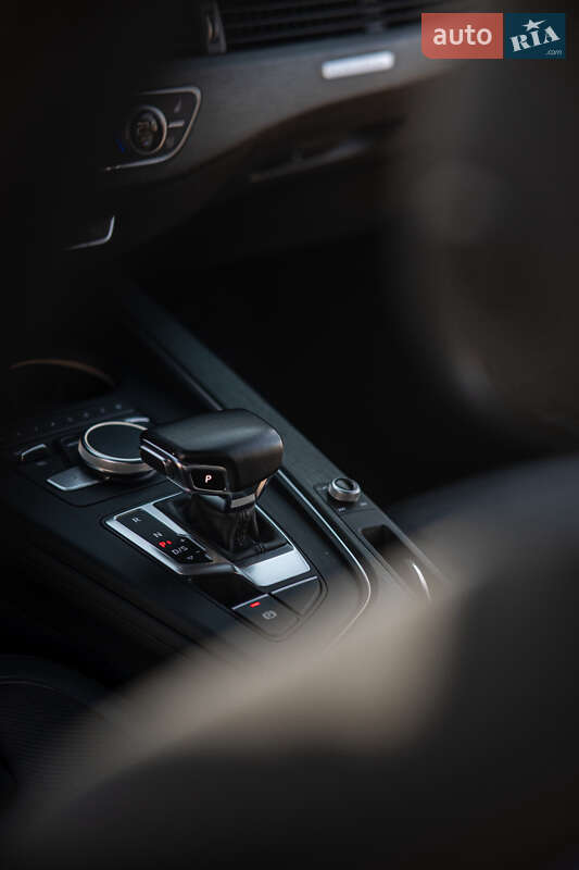 Седан Audi A4 2018 в Львове