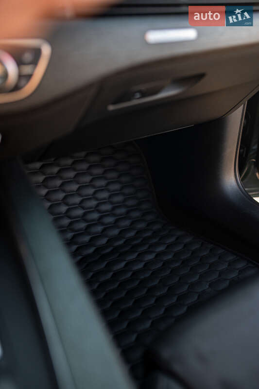 Седан Audi A4 2018 в Львове