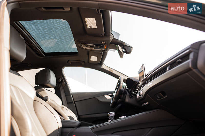 Седан Audi A4 2018 в Львове