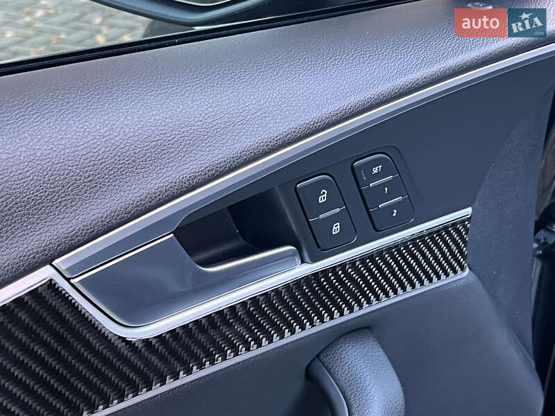 Седан Audi A4 2016 в Дрогобыче