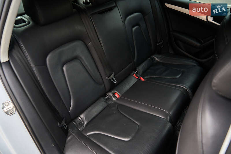 Седан Audi A4 2011 в Києві