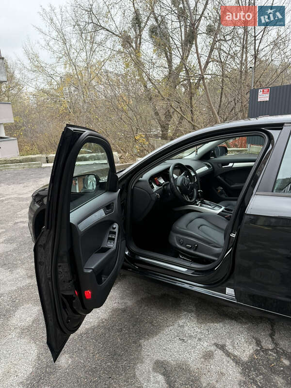 Седан Audi A4 2012 в Киеве