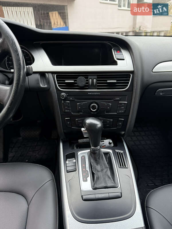 Седан Audi A4 2012 в Киеве