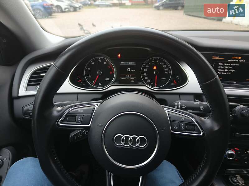 Седан Audi A4 2013 в Львове
