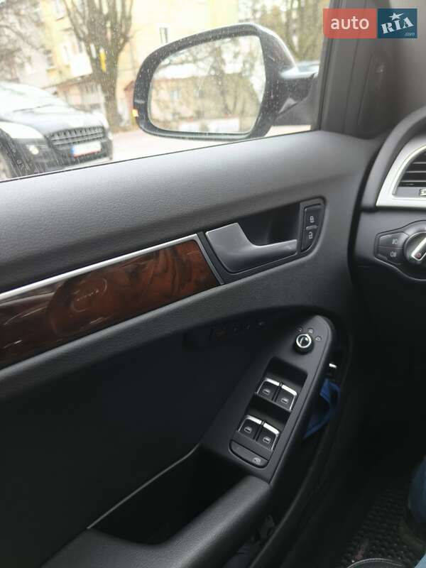 Седан Audi A4 2013 в Львове