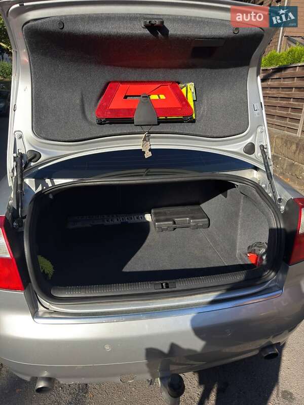 Седан Audi A4 2001 в Луцке