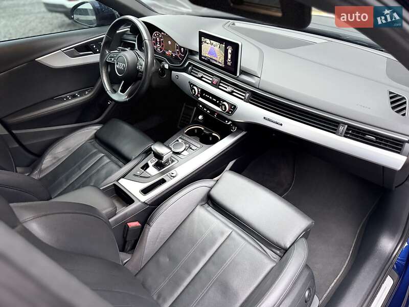 Седан Audi A4 2019 в Львові