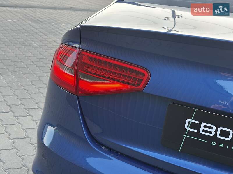 Седан Audi A4 2015 в Львове