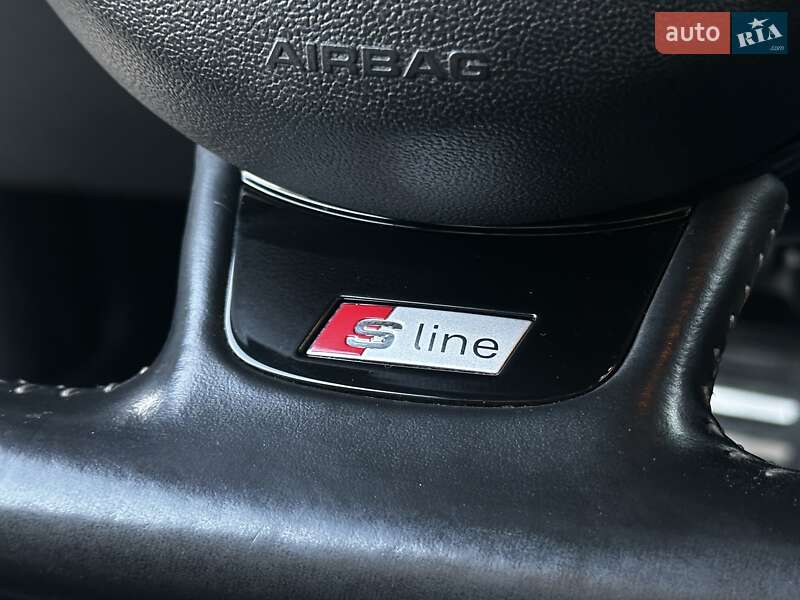 Седан Audi A4 2015 в Львове