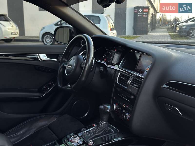 Седан Audi A4 2015 в Львове
