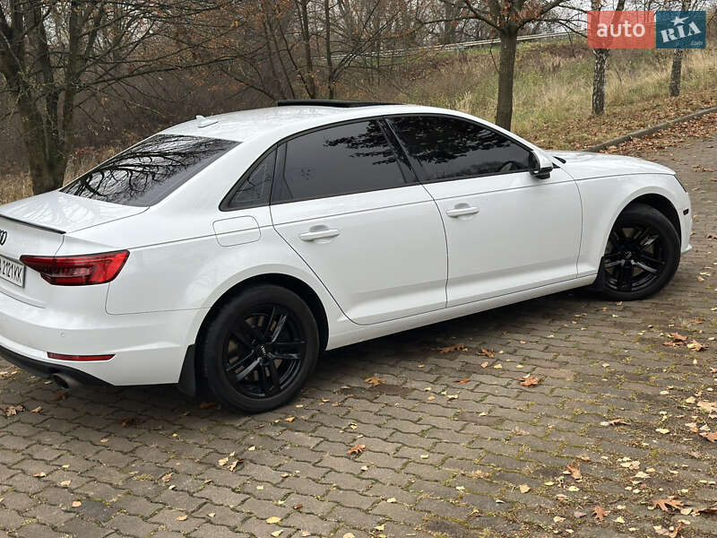 Седан Audi A4 2016 в Львове
