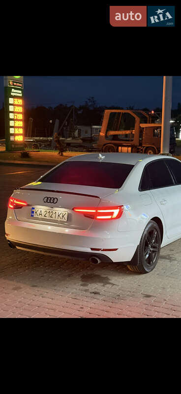 Седан Audi A4 2016 в Львове