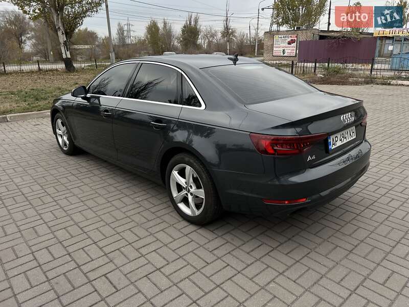Седан Audi A4 2018 в Запоріжжі
