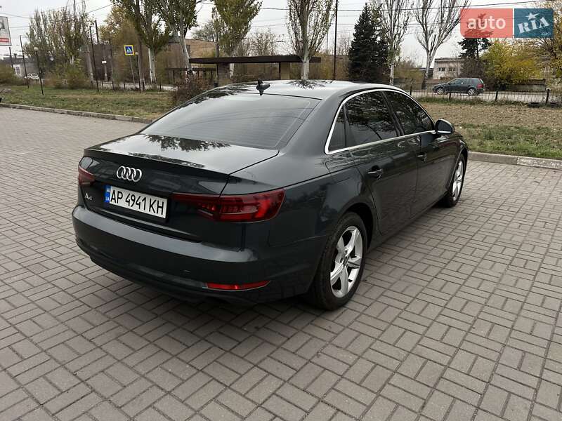 Седан Audi A4 2018 в Запоріжжі