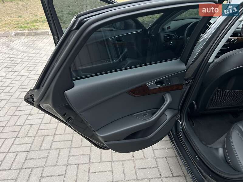 Седан Audi A4 2018 в Запоріжжі