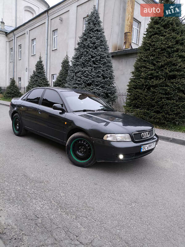 Седан Audi A4 1998 в Золочеве