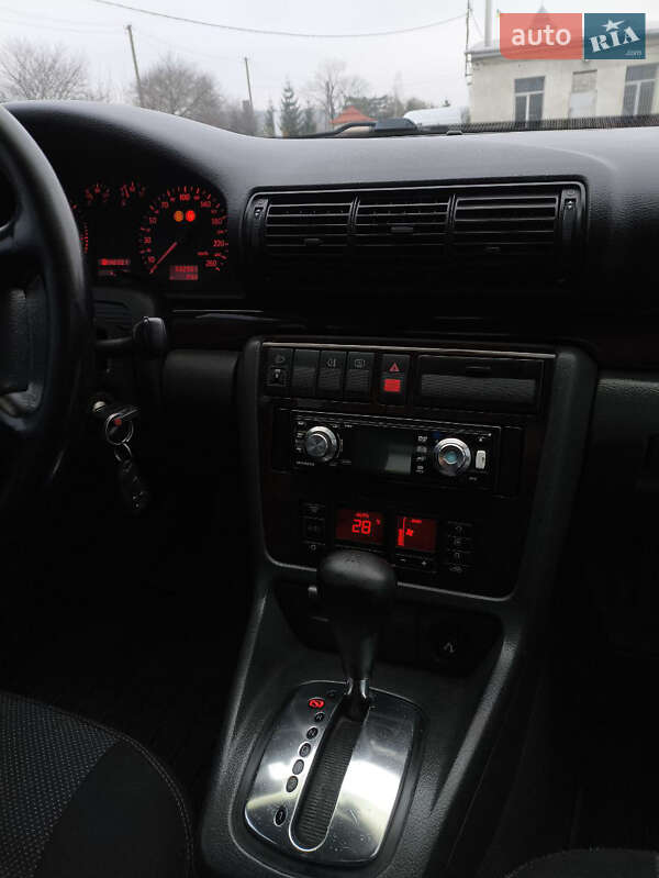 Седан Audi A4 1998 в Золочеве