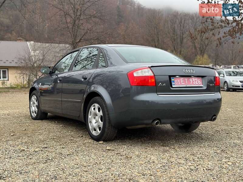 Седан Audi A4 2003 в Долине