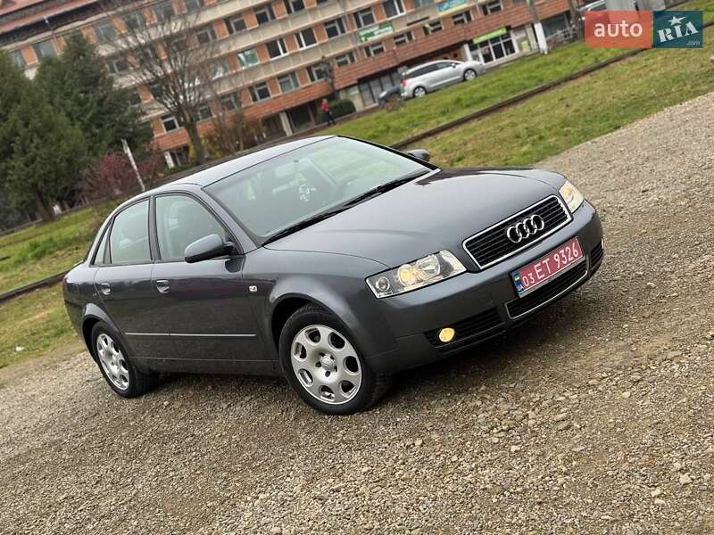 Седан Audi A4 2003 в Долине