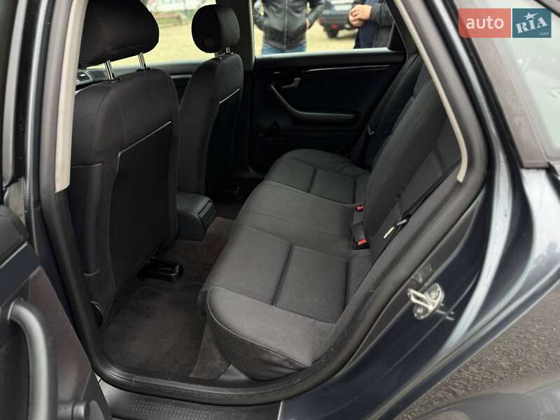 Седан Audi A4 2003 в Долине