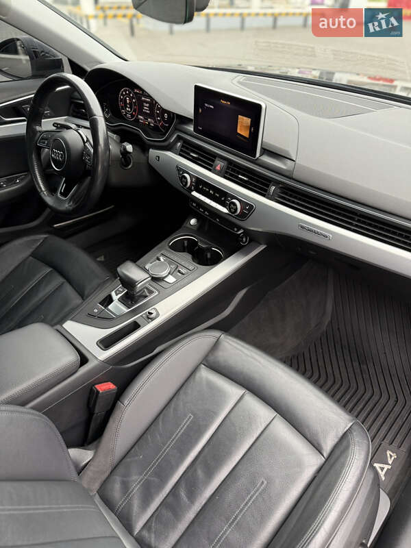 Седан Audi A4 2016 в Днепре