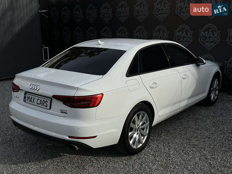 Седан Audi A4 2016 в Киеве